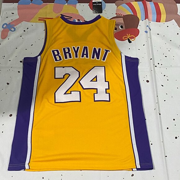 Boston Celtics Yellow Jersey Number Tatum 24 - Picture 5 of 6